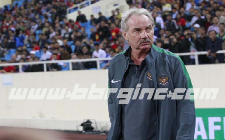 Penggemar Menyelamatkan Hidup Alfred Riedl